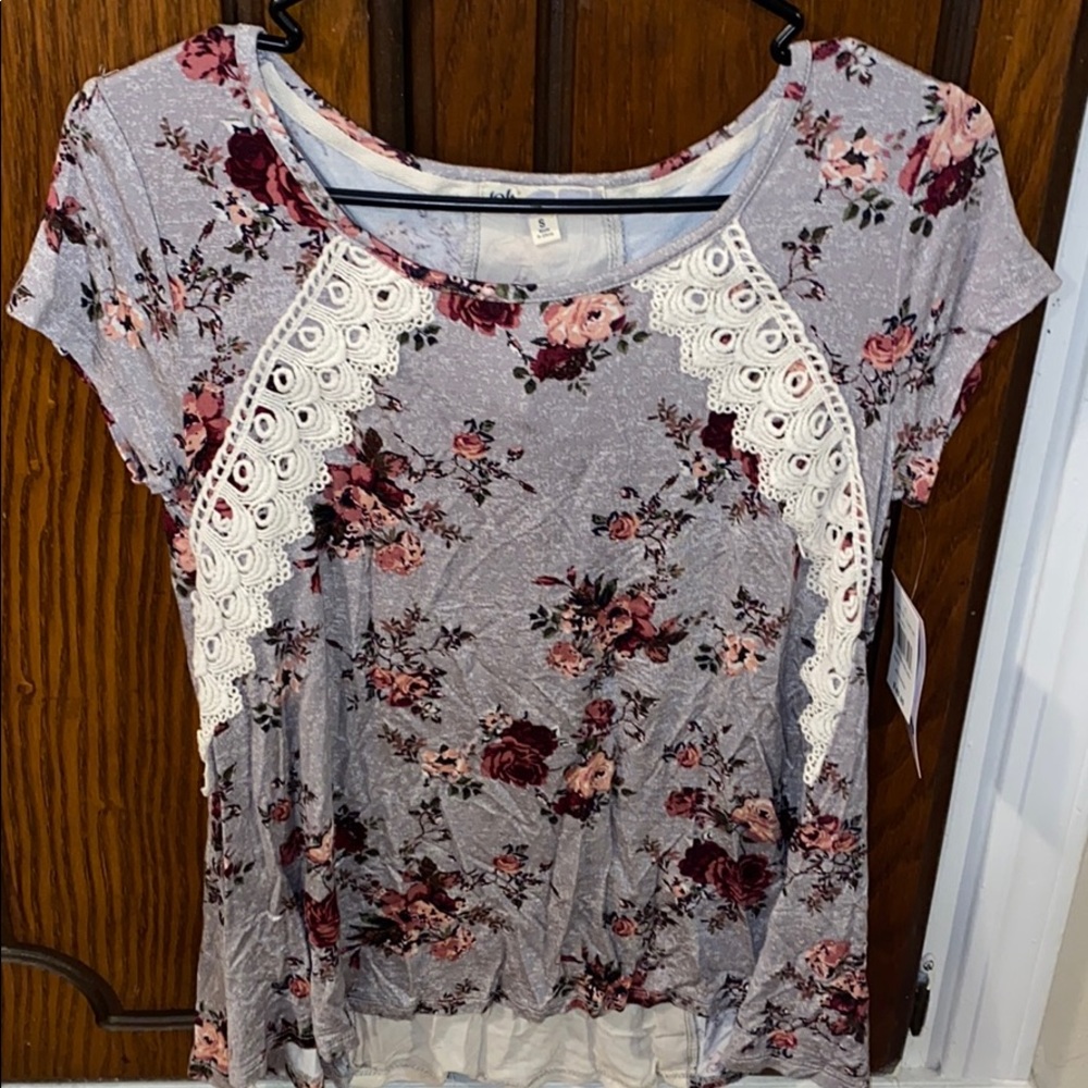 Women’s cute dressy top!